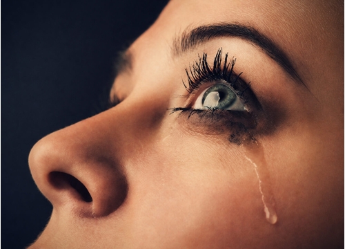 The Most Common Mistakes When Wearing Colored Contacts in Summer