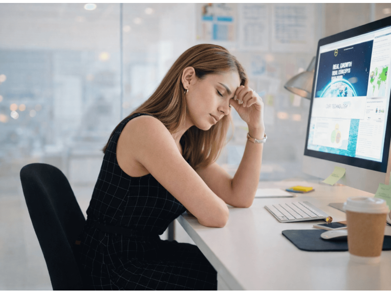 Blue Light and the Digital World: How to Protect Your Eyes in Front of the Screen?