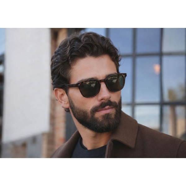Which Men’s Sunglasses Look Best with a Beard?