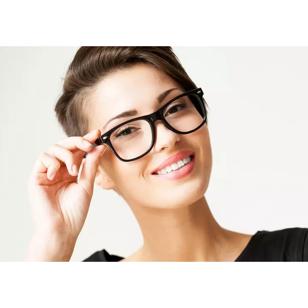 Make a Statement: Why Plastic Frames are the Ultimate Fashion Move