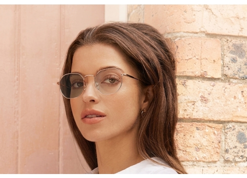 What is the Difference Between Anti-Reflective and Photochromic Coatings?